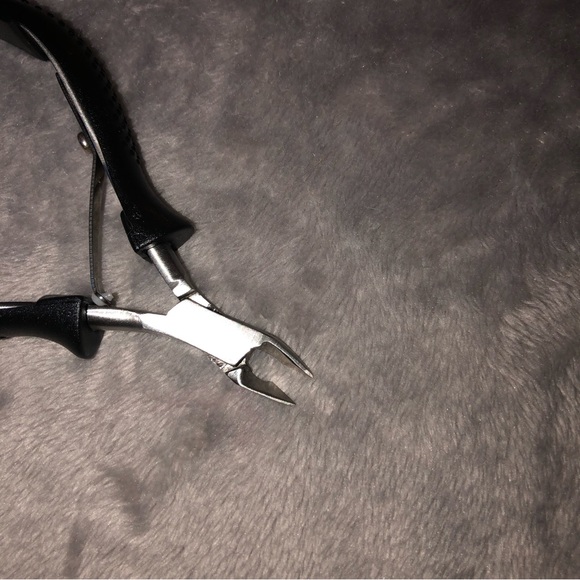 QUO BEAUTY Soft Grip Cuticle Nipper 1/2 Jaw - Picture 3 of 8